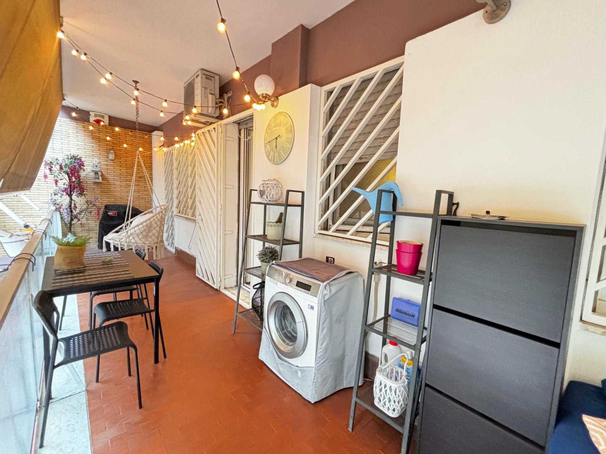 Cozy Flat With Terrace Apartment Rom